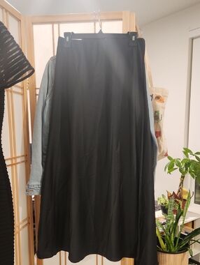 Black A-Line Silk Midi Skirt - Sleek Everyday Style
